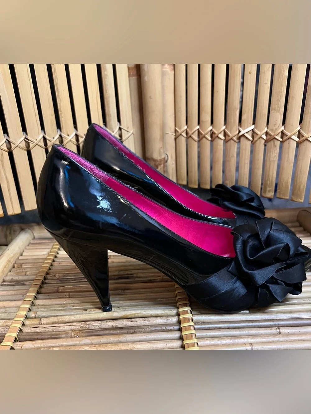 Vintage barefoot originals  Black Patent Pointed Toe Pumps with Flower Detail